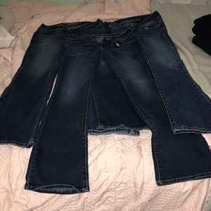 Lot of 3 size 2 American Eagle jeans. Barely worn!